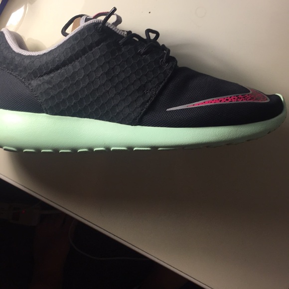 Men’s Nike Rosherun Yeezy 8.5 Like New - Picture 5 of 5